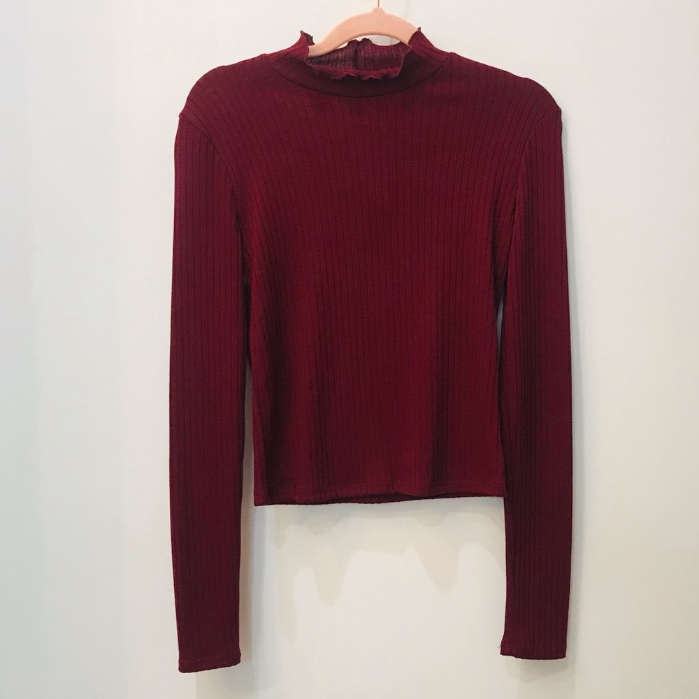 NWT Maroon ribbed turtleneck small